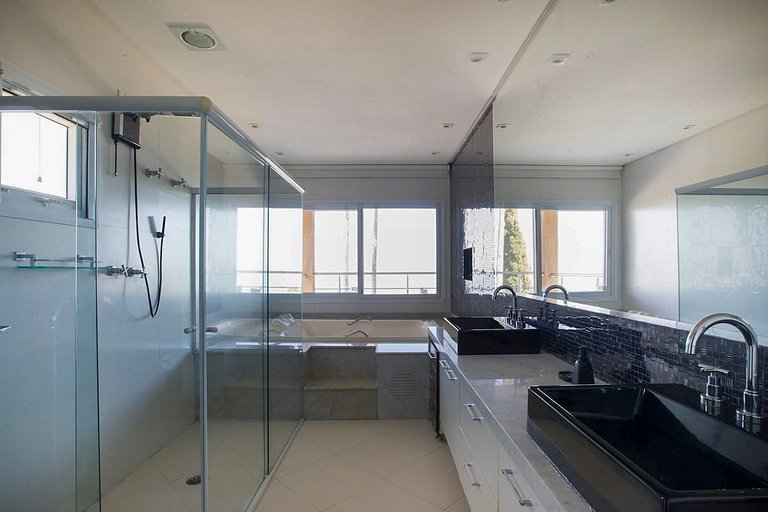 Gua004 - Manoir avec vue spectaculaire au sommet de Guarujá