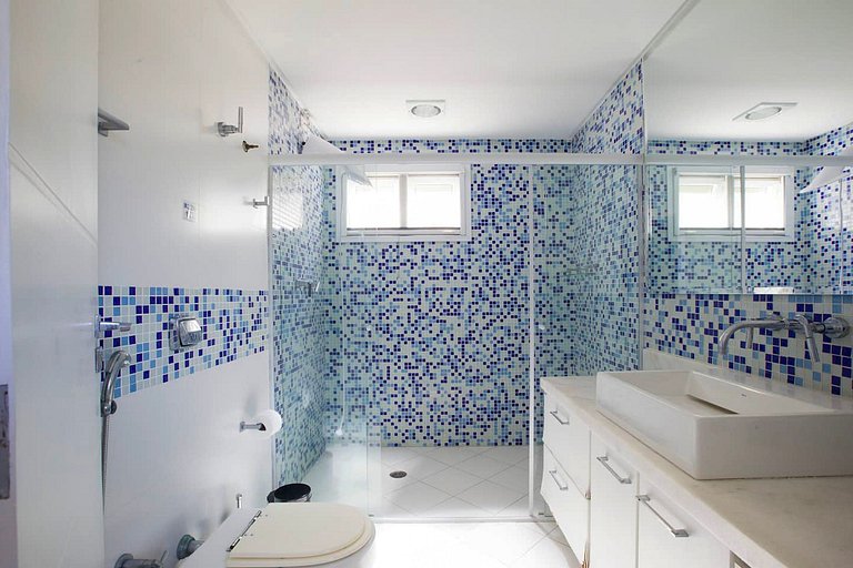Gua004 - Mansion with stunning views at the top of Guarujá
