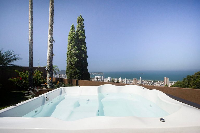 Gua004 - Manoir avec vue spectaculaire au sommet de Guarujá