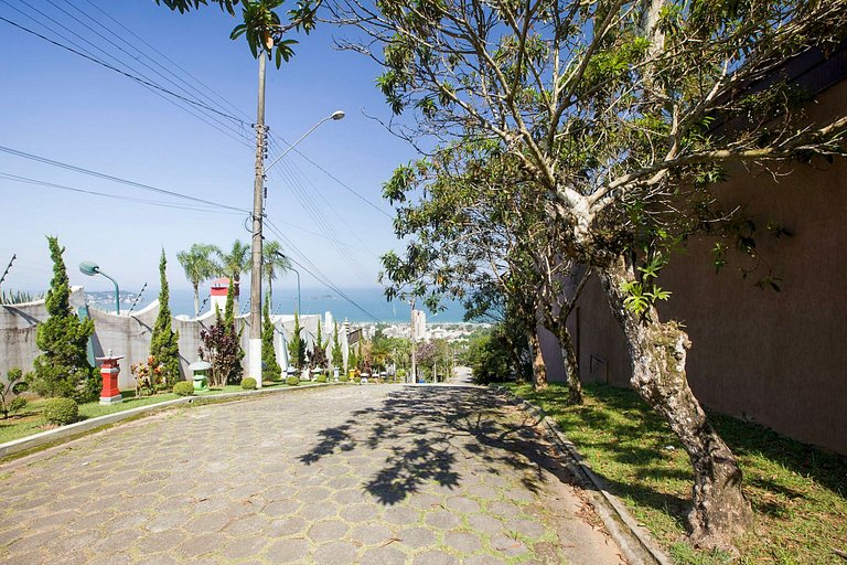 Gua004 - Manoir avec vue spectaculaire au sommet de Guarujá