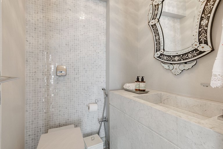 Rio394 - Charmoso apartamento beira-mar em Copacabana