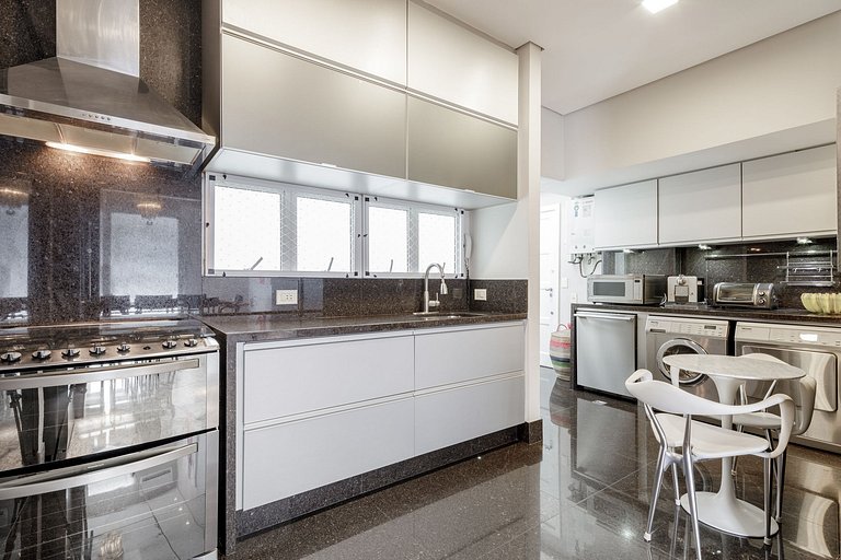 Rio394 - Charming beachfront apartment in Copacabana