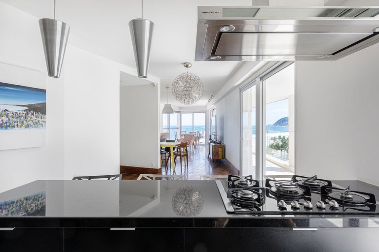 Rio046 - Luxurious beachfront apartment in Ipanema