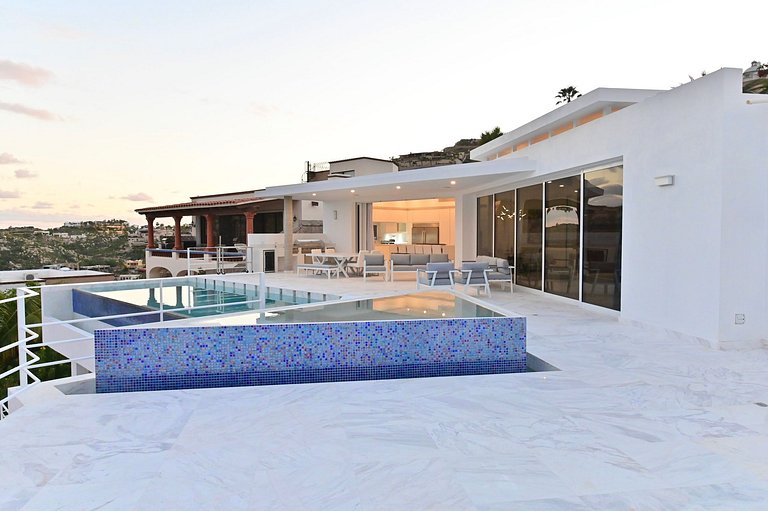 Cab030 - Modern 9 suites villa with sea views in Cabo