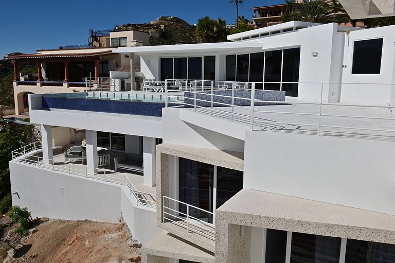 Cab030 - Modern 9 suites villa with sea views in Cabo