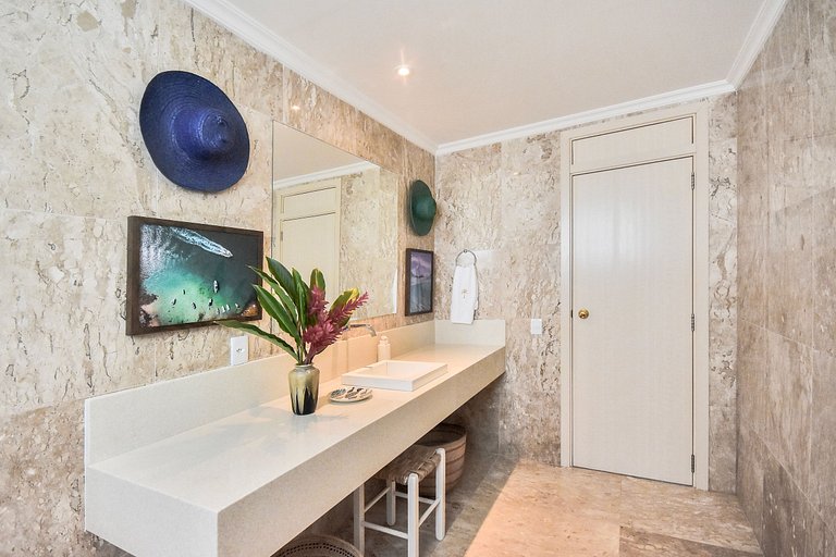 Ang013 - Sea front villa in Angra