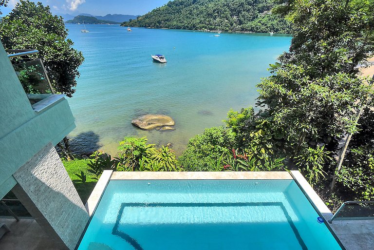 Ang013 - Sea front villa in Angra
