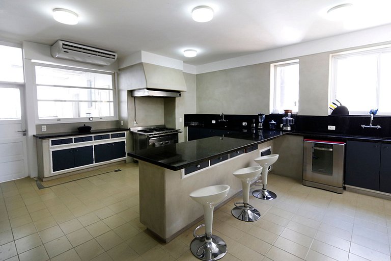 Rio231 - Cozy apartment with sea view in Copacabana