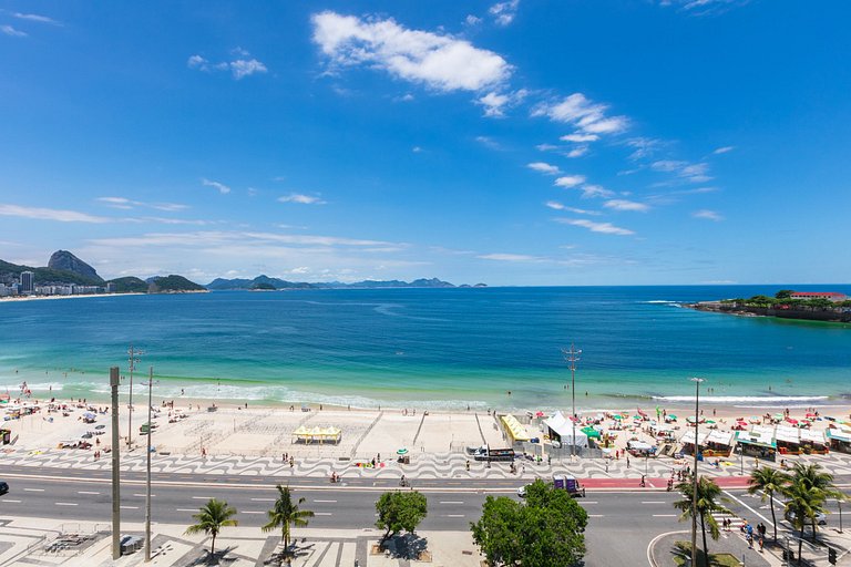 Rio035 - Spacious apartment facing the sea in Copacabana