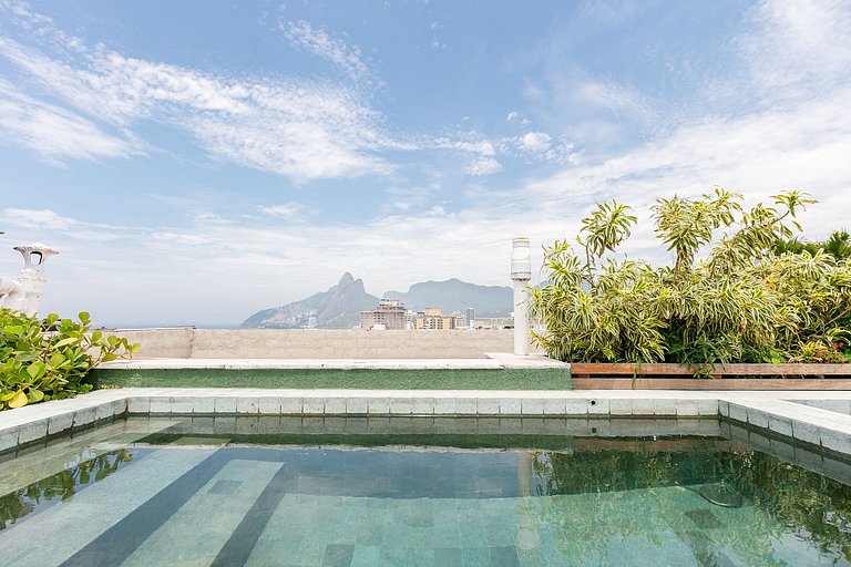 Rio089 - Triplex penthouse overlooking the sea in Ipanema
