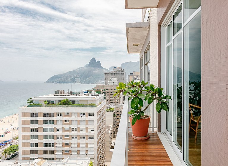Rio089 - Triplex penthouse overlooking the sea in Ipanema