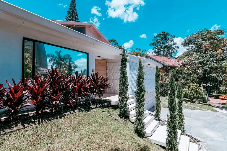 Med052 - Luxurious house with pool in El Poblado