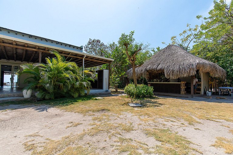 Car055 - Hermosa casa de playa en Islas del Rosario