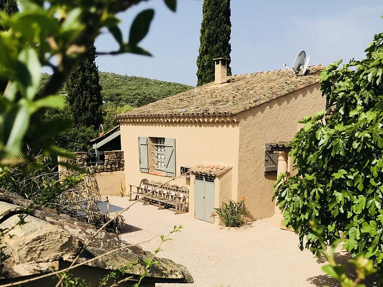 Azu023 - Charming Villa near Gigaro Beach
