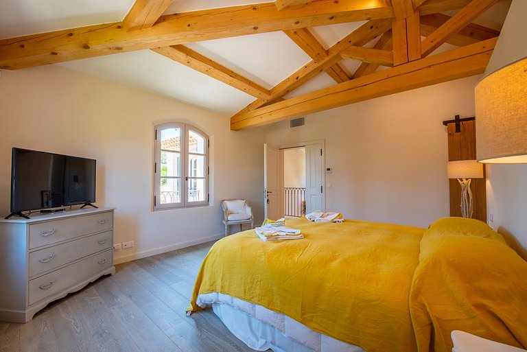 Azu024 - Spectacular Villa with a Pool on the French Riviera