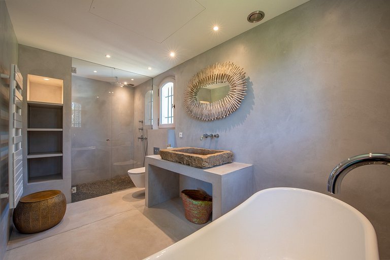 Azu024 - Spectacular Villa with a Pool on the French Riviera