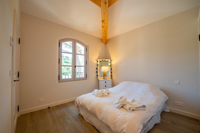 Azu024 - Spectacular Villa with a Pool on the French Riviera