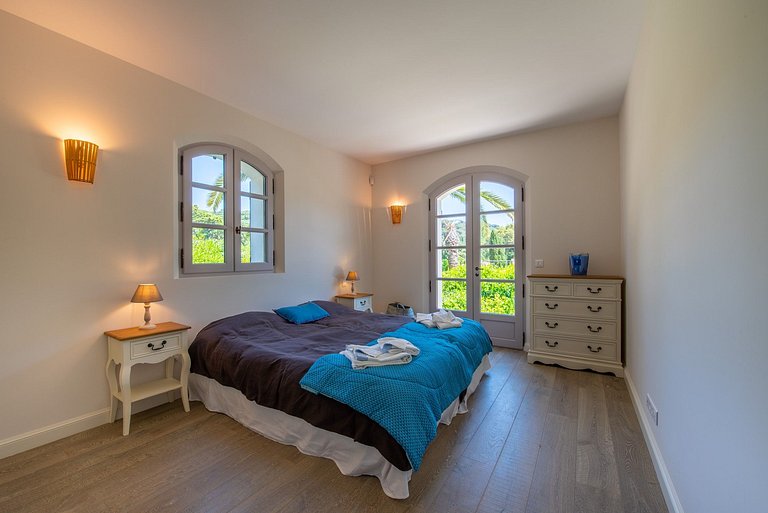 Azu024 - Spectacular Villa with a Pool on the French Riviera