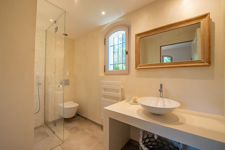 Azu024 - Spectacular Villa with a Pool on the French Riviera