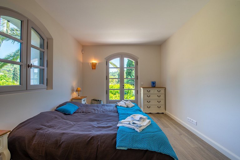 Azu024 - Spectacular Villa with a Pool on the French Riviera