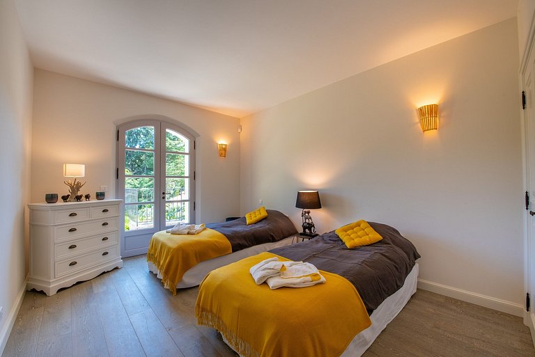 Azu024 - Spectacular Villa with a Pool on the French Riviera