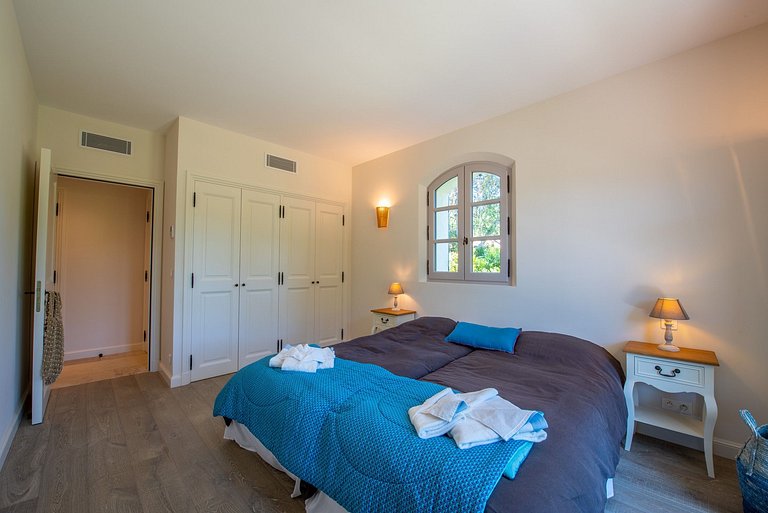 Azu024 - Spectacular Villa with a Pool on the French Riviera