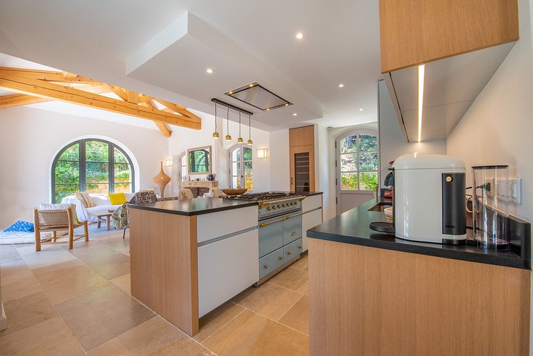 Azu024 - Spectacular Villa with a Pool on the French Riviera