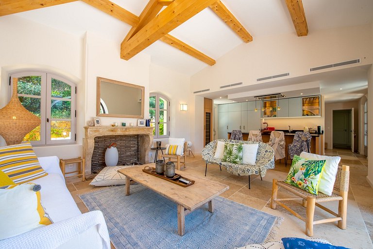 Azu024 - Spectacular Villa with a Pool on the French Riviera