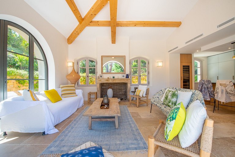 Azu024 - Spectacular Villa with a Pool on the French Riviera