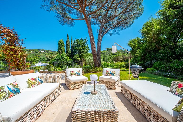 Azu024 - Spectacular Villa with a Pool on the French Riviera