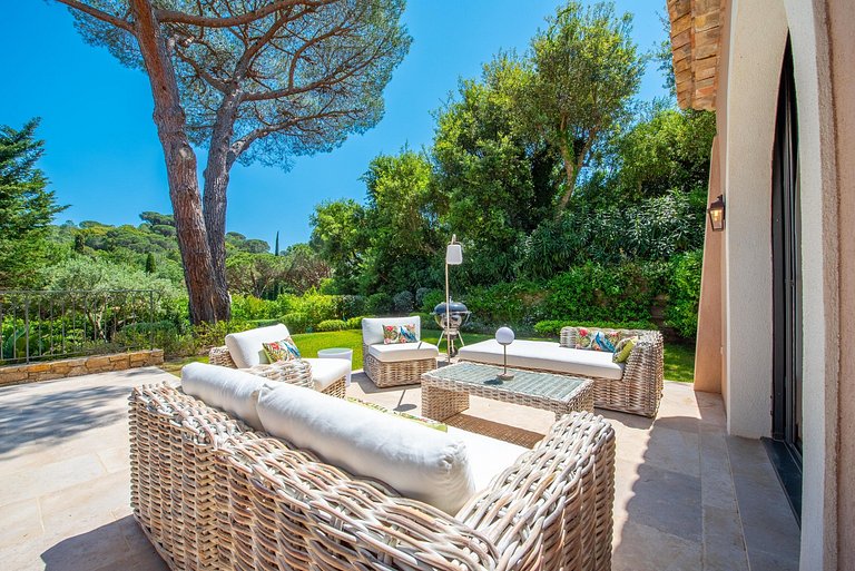 Azu024 - Spectacular Villa with a Pool on the French Riviera