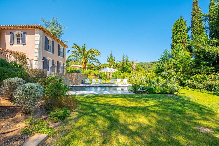 Azu024 - Spectacular Villa with a Pool on the French Riviera