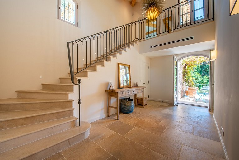 Azu024 - Spectacular Villa with a Pool on the French Riviera