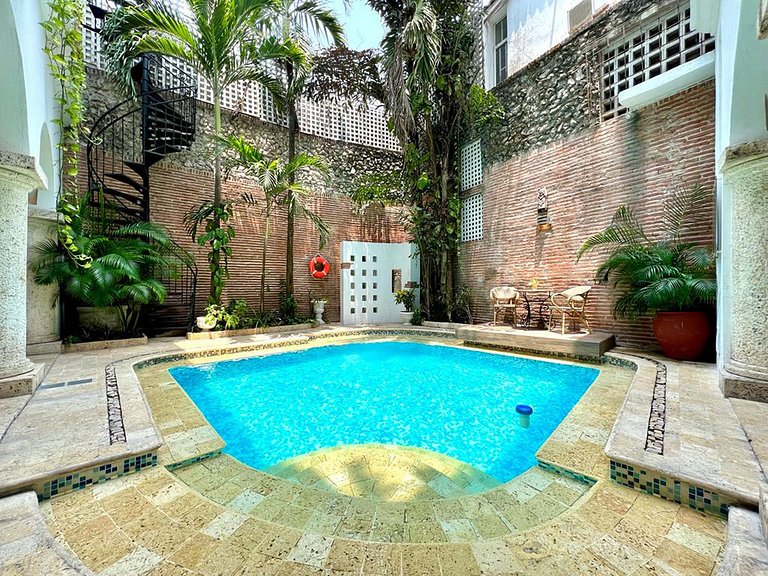 Car071 - Charmante maison dans le centre historique