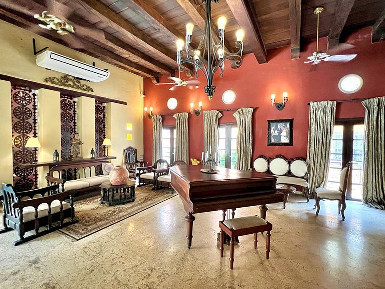 Car071 - Charmante maison dans le centre historique