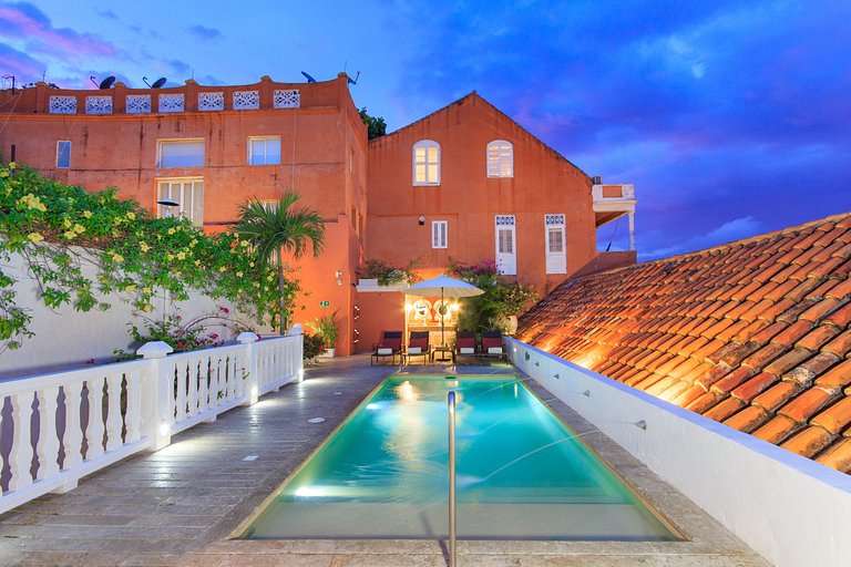 Car026 - Maison coloniale de luxe dans la vieille ville