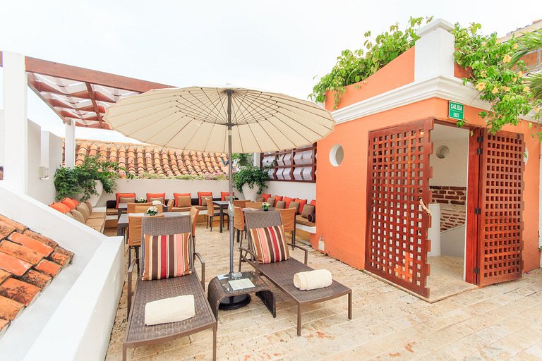 Car026 - Maison coloniale de luxe dans la vieille ville