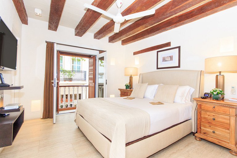 Car026 - Maison coloniale de luxe dans la vieille ville