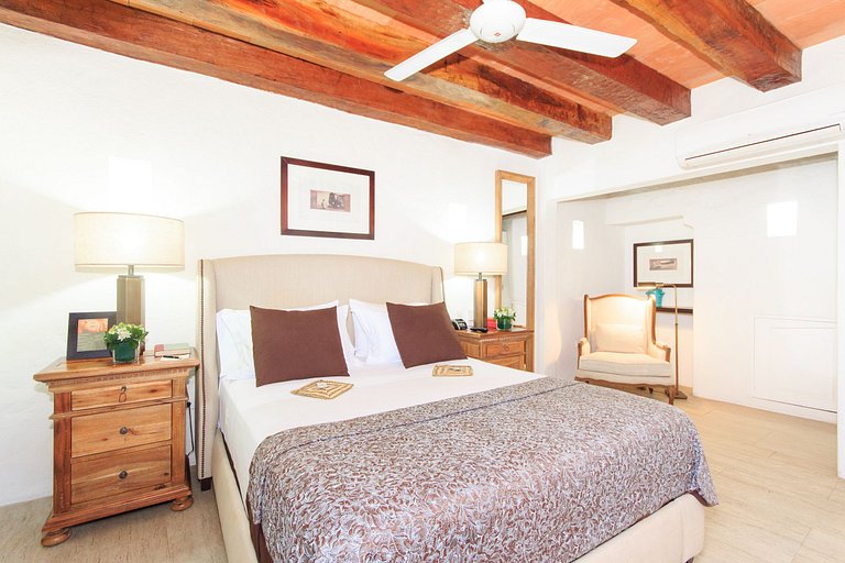 Car026 - Maison coloniale de luxe dans la vieille ville