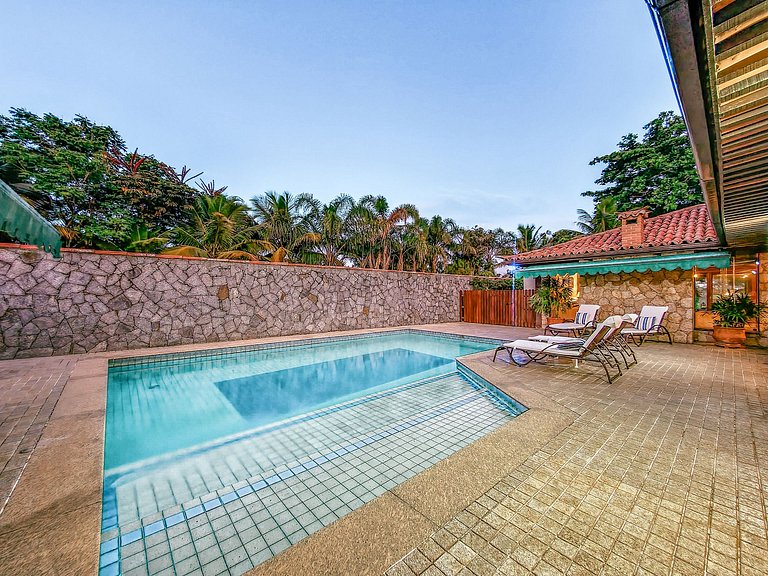 Buz057 - Exuberante casa frente mar em Búzios