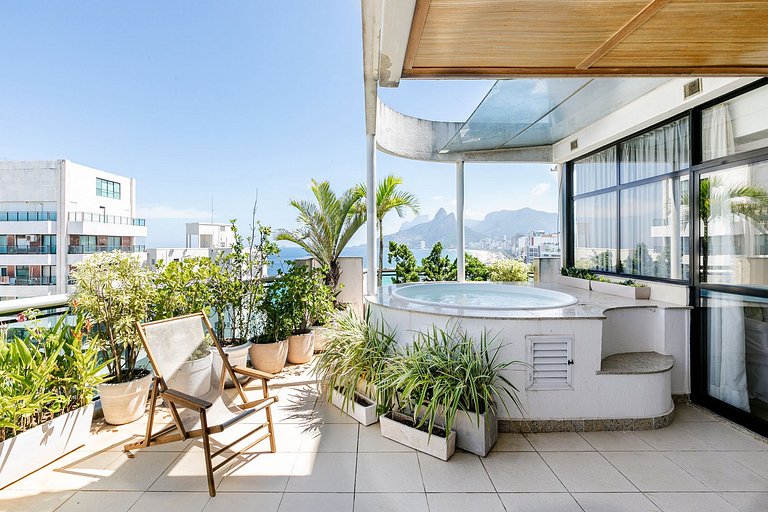 Rio069 - Beautiful 3 bedroom penthouse in Ipanema