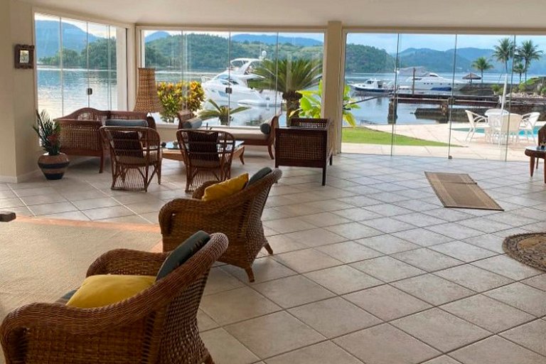 Ang053 - Belle demeure au bord de l'eau