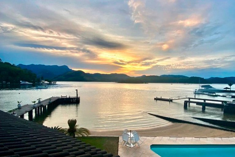 Ang053 - Linda mansão beira-mar