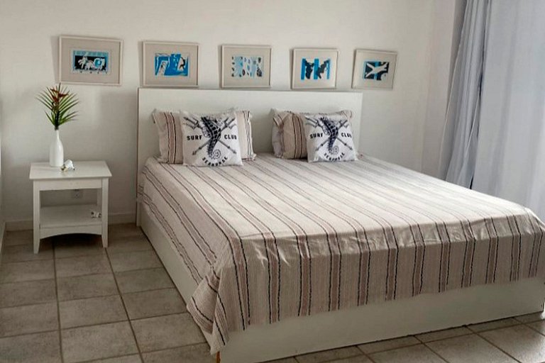 Ang053 - Belle demeure au bord de l'eau