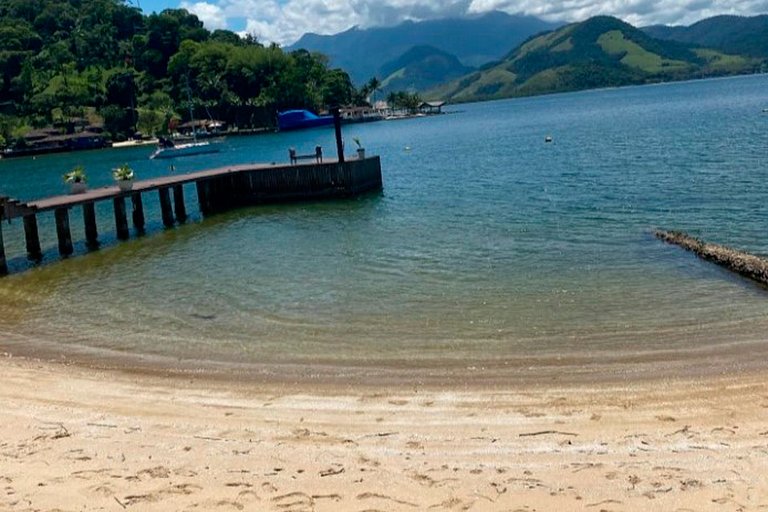 Ang053 - Belle demeure au bord de l'eau