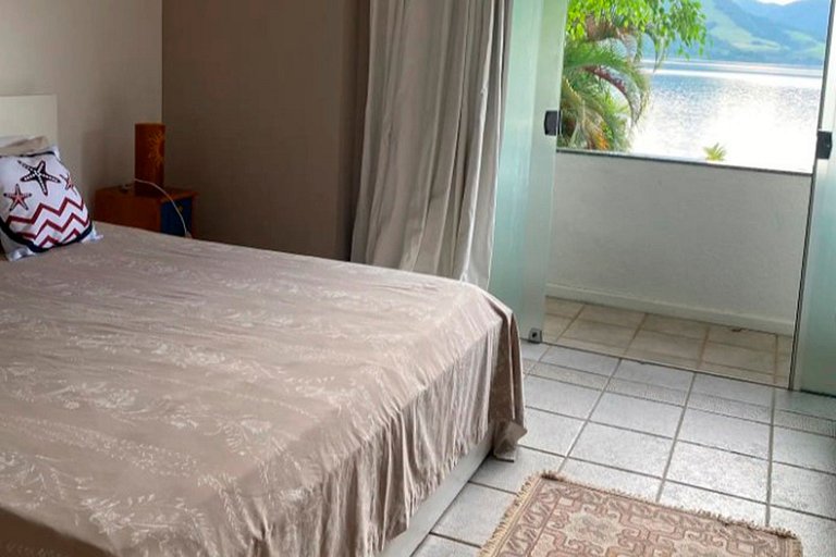 Ang053 - Linda mansão beira-mar