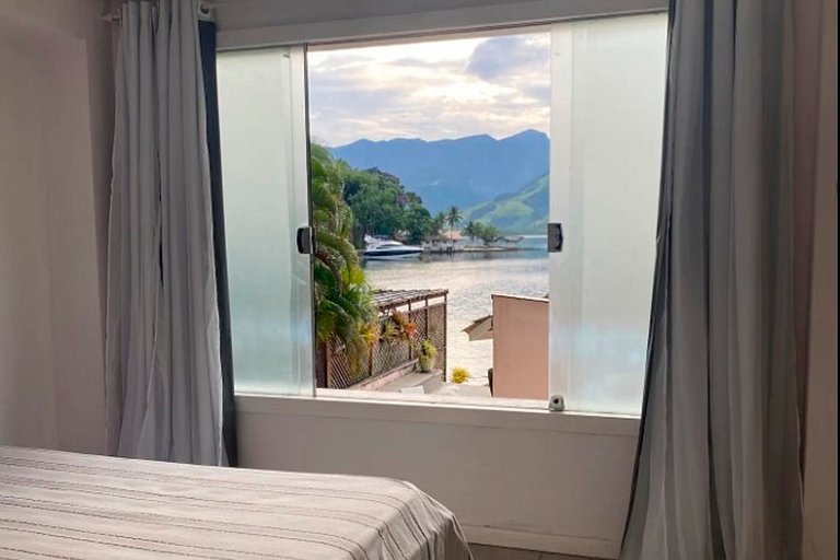 Ang053 - Linda mansão beira-mar