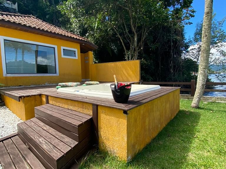Ang062 - Beautiful beachfront house in an Angra dos Reis con