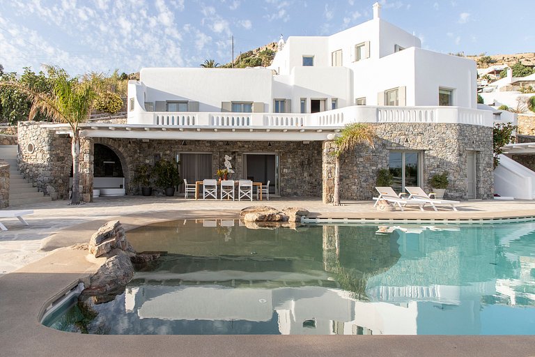 Cyc002 - A modern villa in Kounoupas, Mykonos