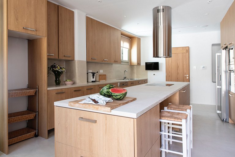 Cyc002 - A modern villa in Kounoupas, Mykonos